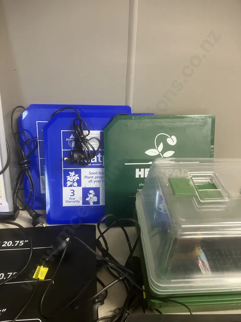 Propogation Items - LED Horticulture Light, Seed Raising Domes, Cell Trays, Heat Pads Etc Image 1++