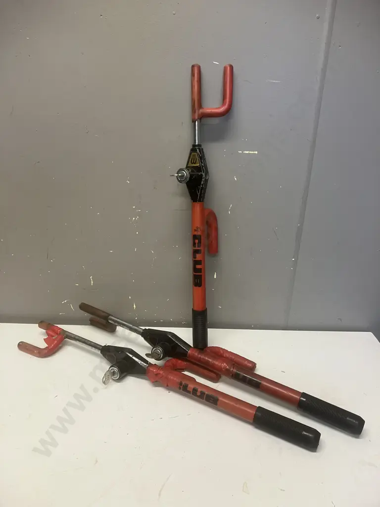 3 x The Club Steering Locks With Keys Image 1++