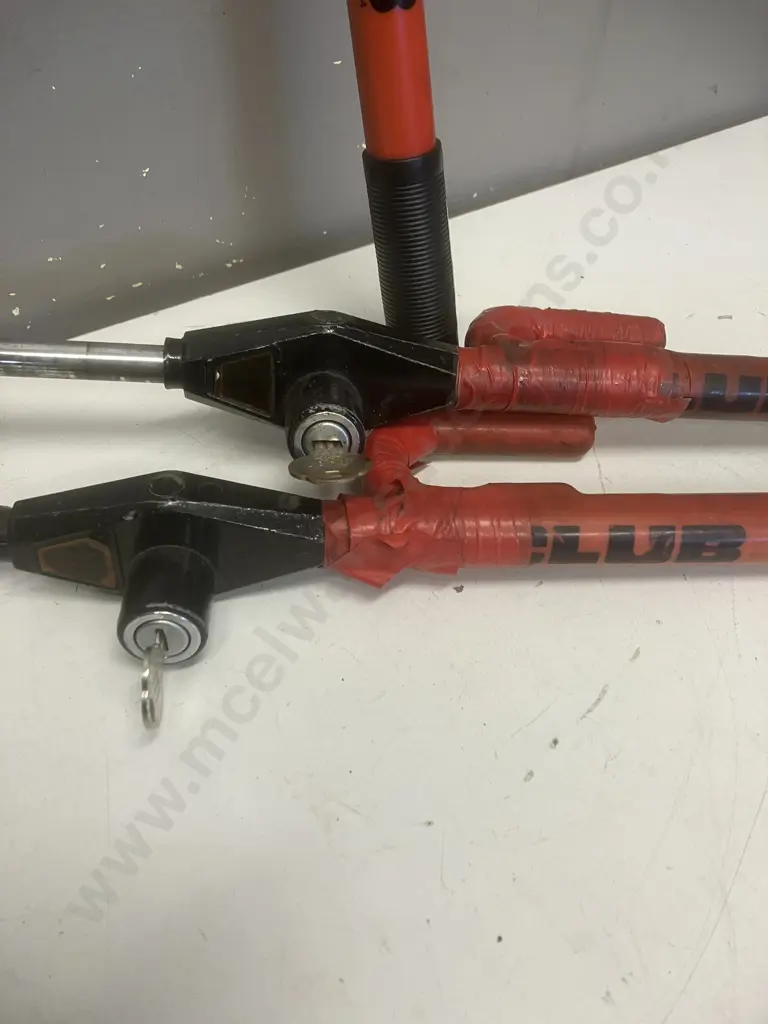 3 x The Club Steering Locks With Keys Image 1++