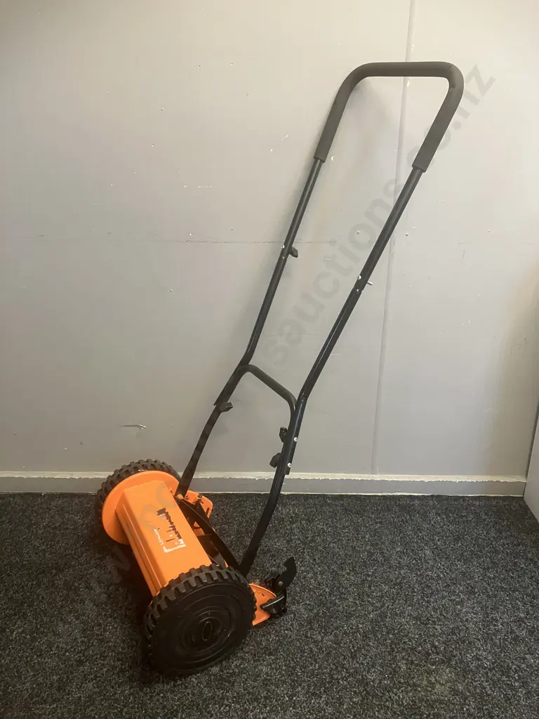 Manual Push Reel Mower Image 1++