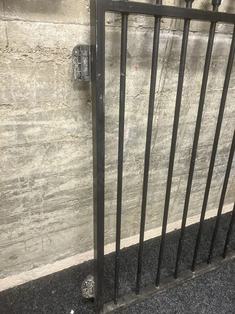 Black Aluminum 120cm High Fence Sections x 6 Assorted Lengths, 131cm Posts x 4 & 108 x 98cm Gate With 12.5cm Finials Image 1++