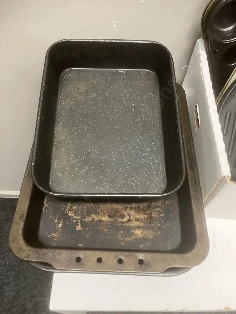 Box Lot Bakeware & Pans Image 1++