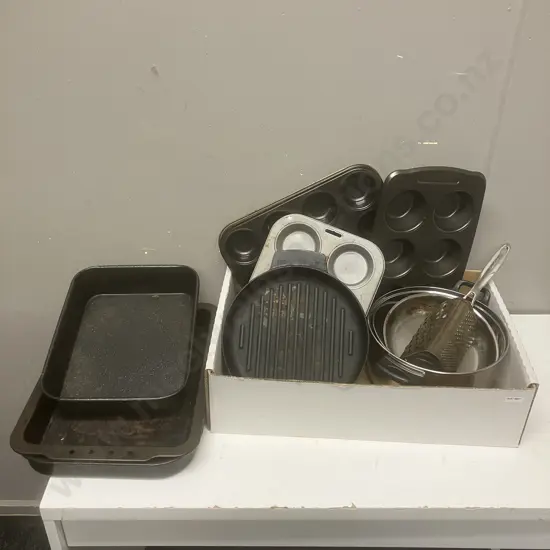 Box Lot Bakeware & Pans