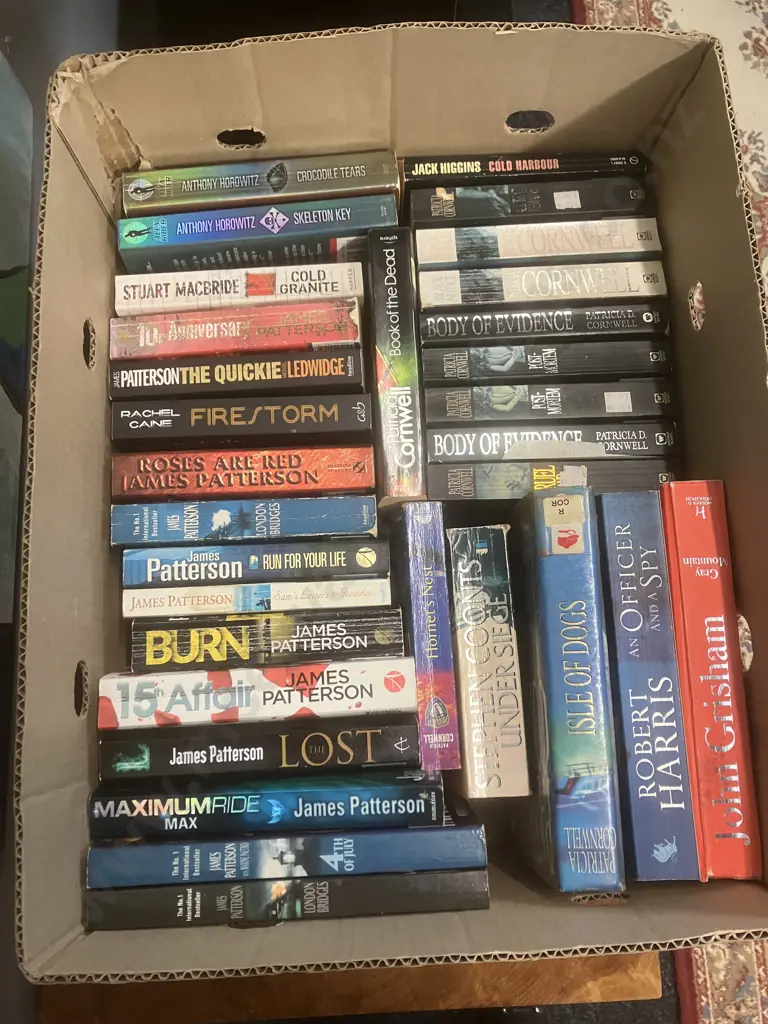 Box lot Books Image 1++