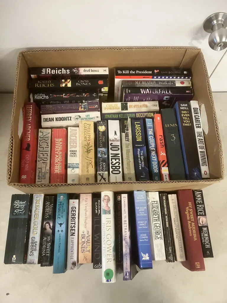 Box lot Books Image 1++