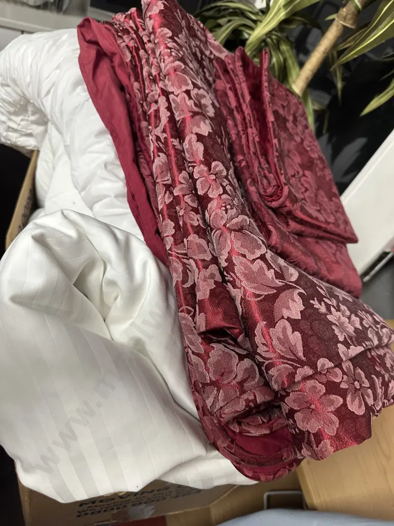 Assorted Linen Items Including Duvet Covers, Pillow Cases Etc Image 1++