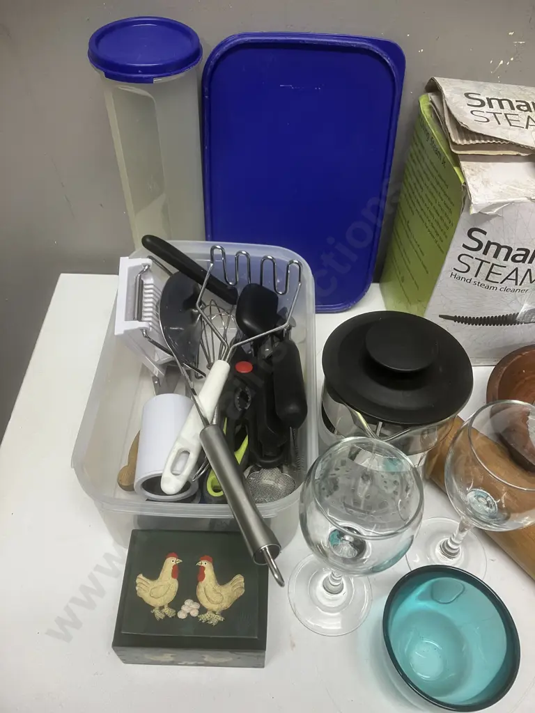 Box Lot Tupperware, Hand Steam Cleaner, Mitsubishi Bottle Pocket KlEZB3124, Wooden Ware Etc Image 1++