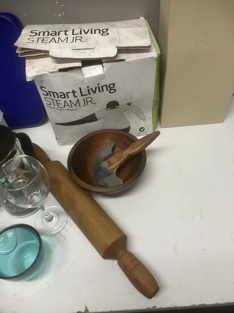 Box Lot Tupperware, Hand Steam Cleaner, Mitsubishi Bottle Pocket KlEZB3124, Wooden Ware Etc Image 1++