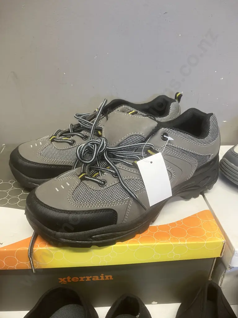 8 x Pairs of New Shoes - Mens Size 8 Image 1++
