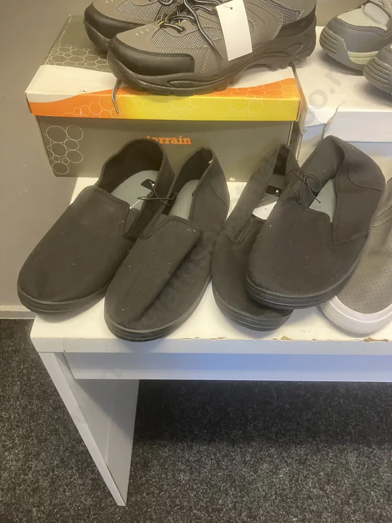 8 x Pairs of New Shoes - Mens Size 8 Image 1++