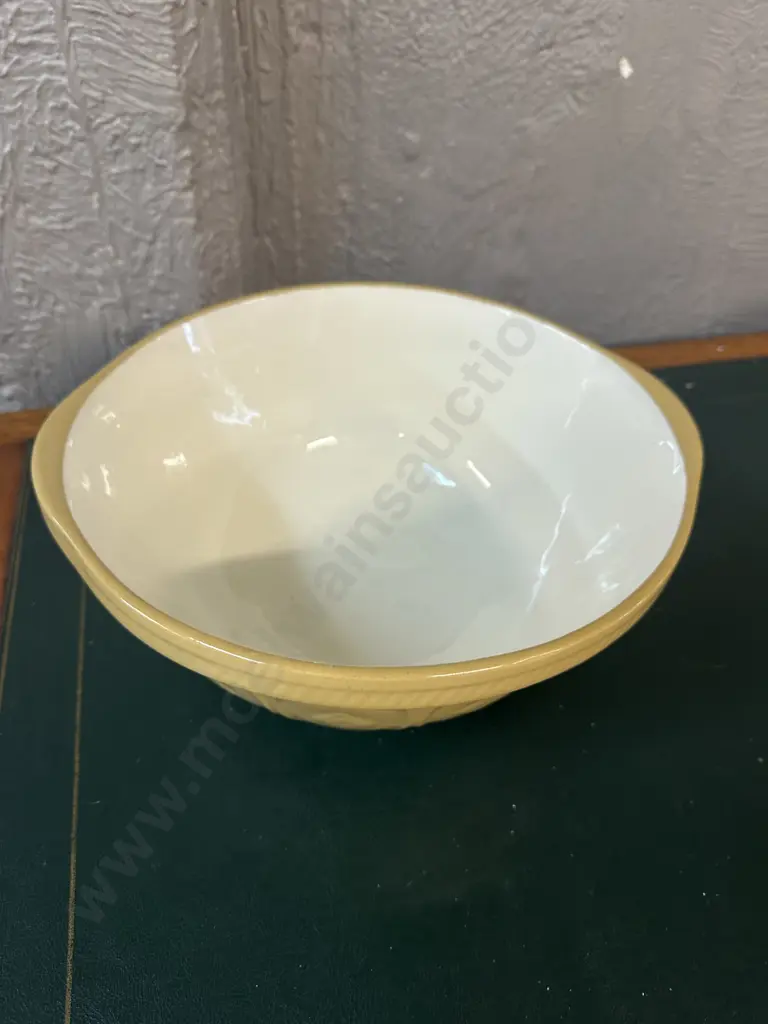T.G Green Ltd 'Gripstand' Ceramic Mixing Bowl Diam33cm. Image 1++