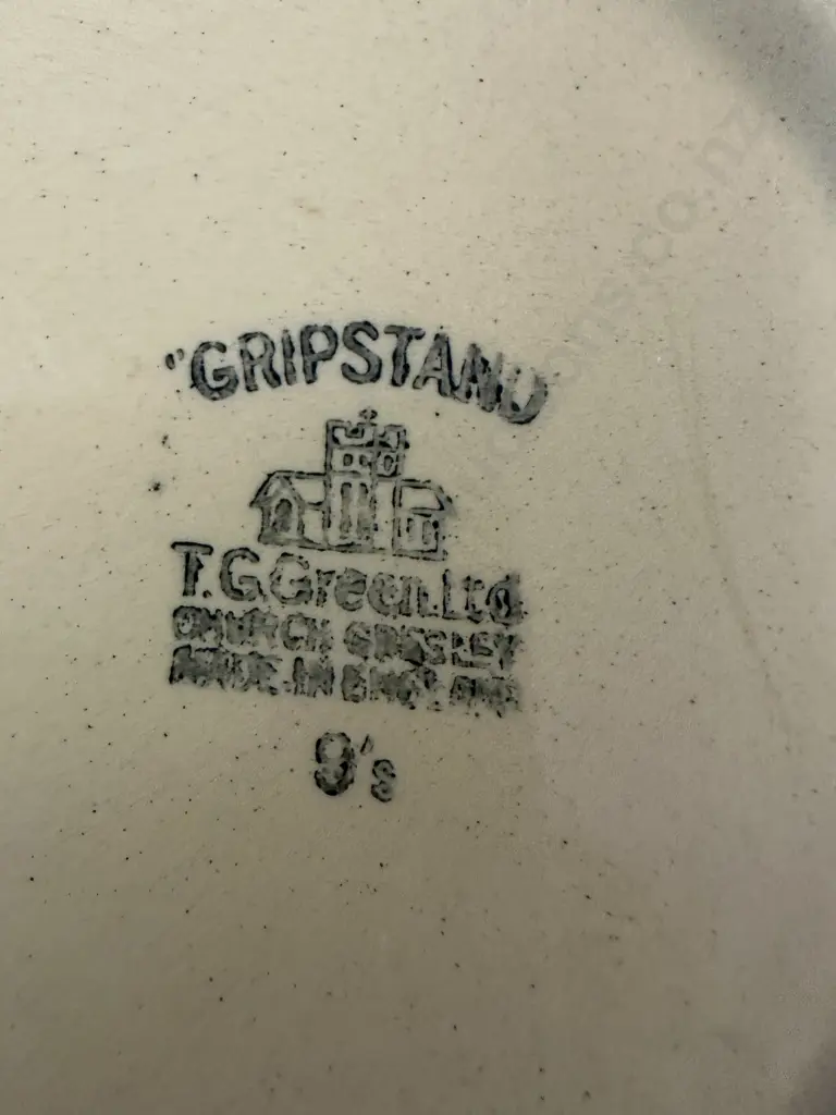 T.G Green Ltd 'Gripstand' Ceramic Mixing Bowl Diam33cm. Image 1++