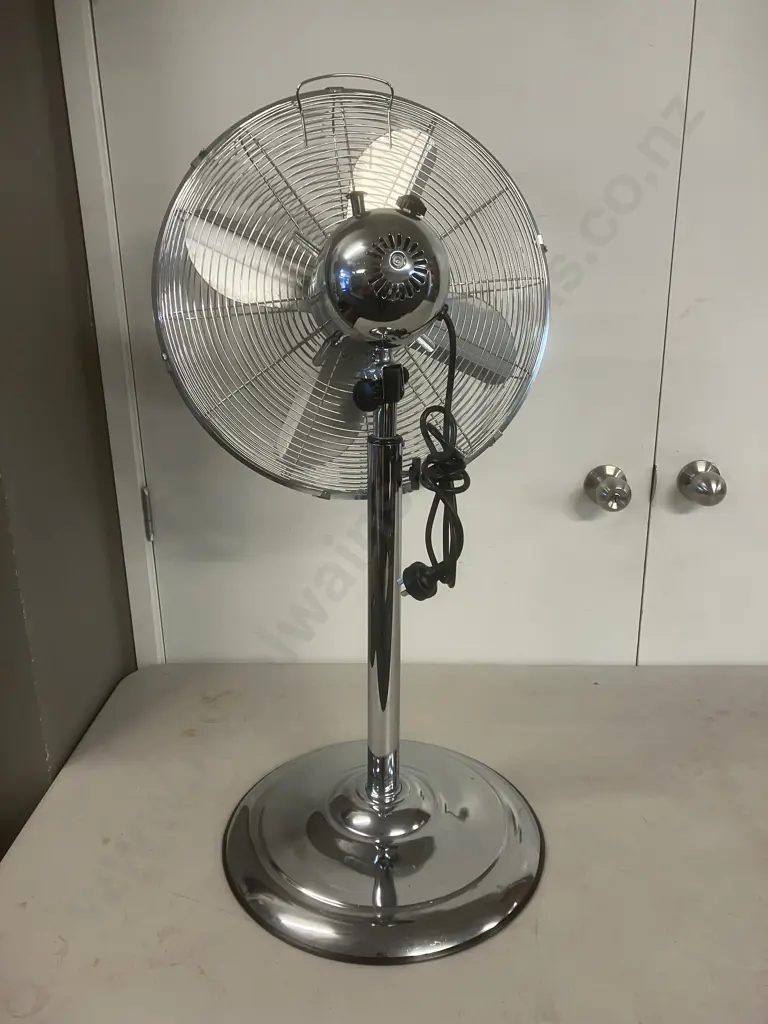 Goldair 40cm Chrome Pedestal Fan Image 1++