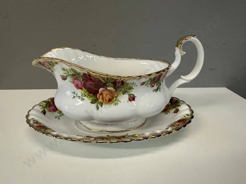 Royal Albert Old Country Roses Bone China Gravy Boat & Underplate - Made in England. 1962-1973 Image 1++