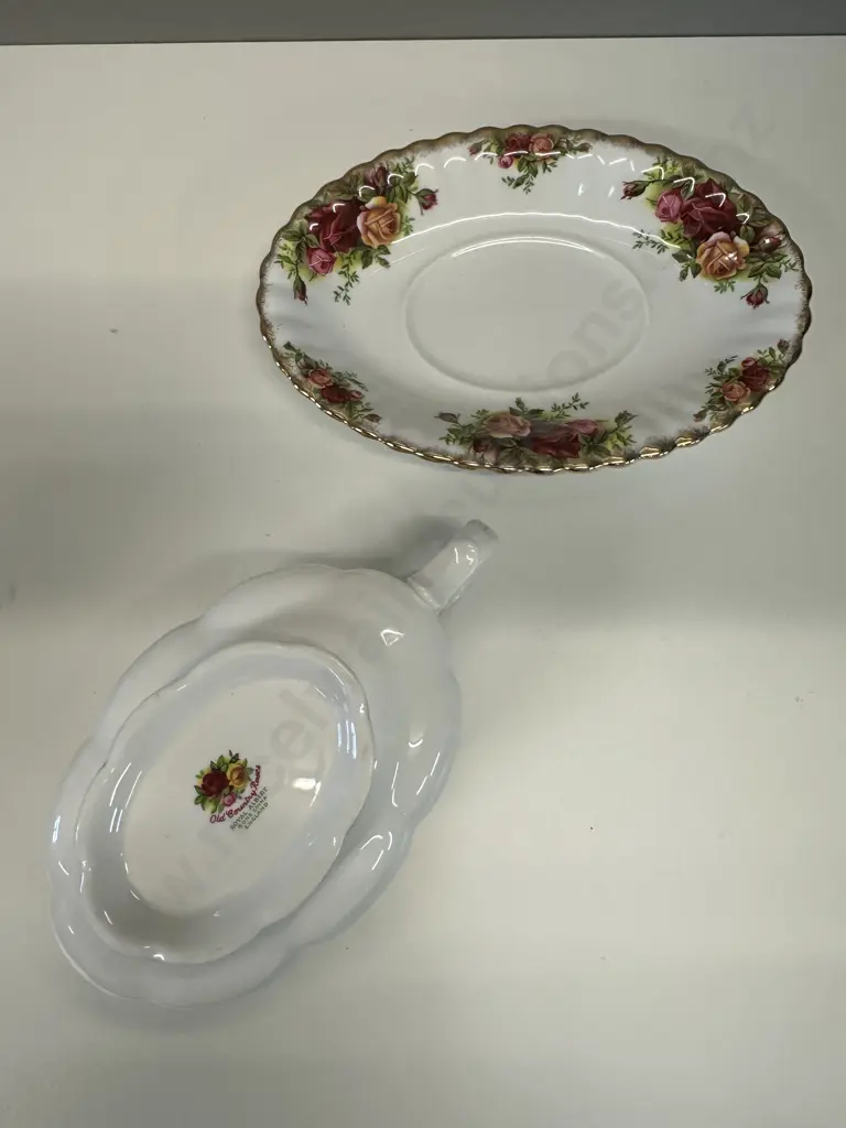 Royal Albert Old Country Roses Bone China Gravy Boat & Underplate - Made in England. 1962-1973 Image 1++
