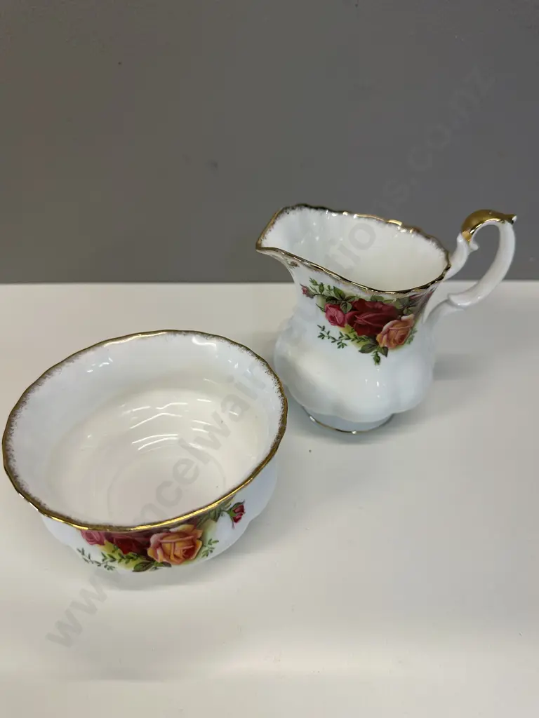 Royal Albert Old Country Roses Bone China Jug & Creamer - Made in England. 1962-1973 Image 1++