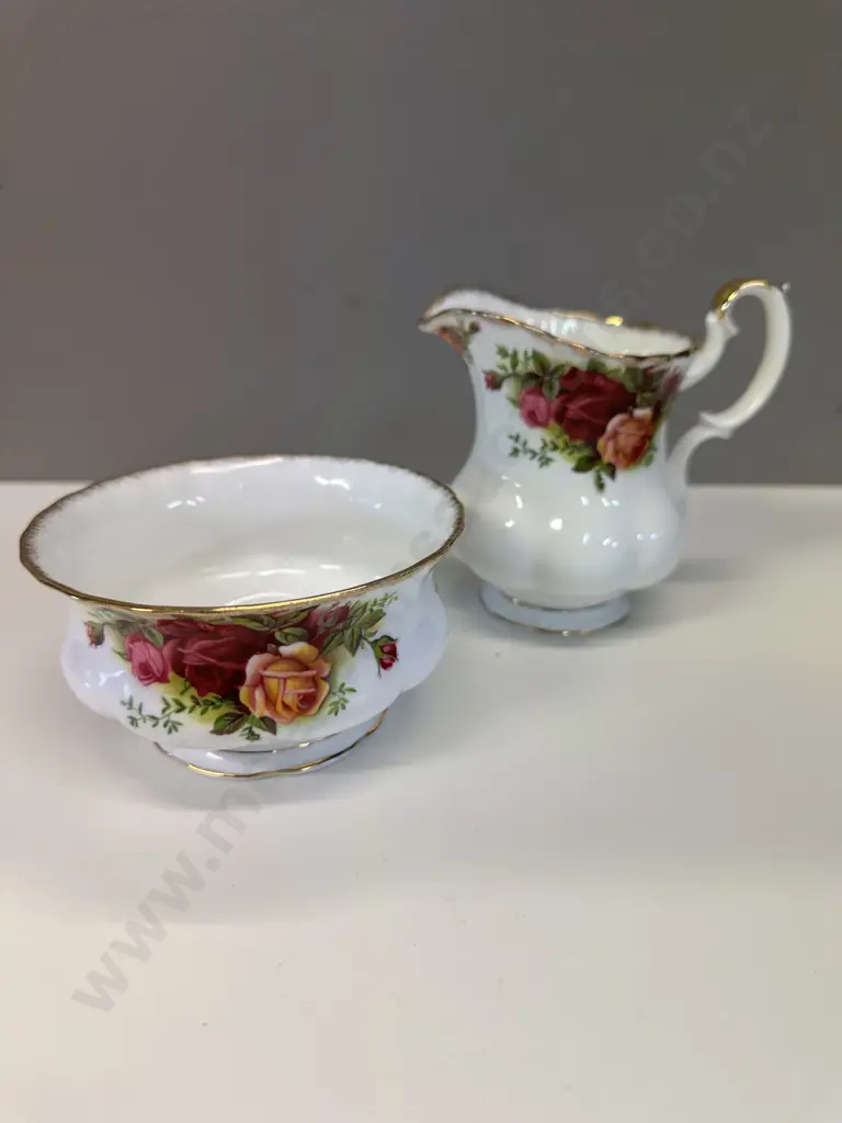Royal Albert Old Country Roses Bone China Jug & Creamer - Made in England. 1962-1973 Image 1++