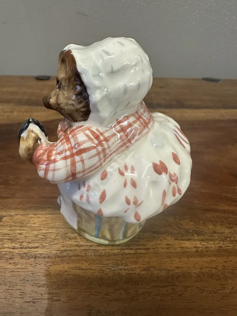 Beswick Beatrix Potter 'Mrs Tiggy Winkle' Figurine H8cm. Image 1++