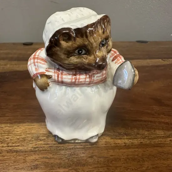 Beswick Beatrix Potter 'Mrs Tiggy Winkle' Figurine H8cm.