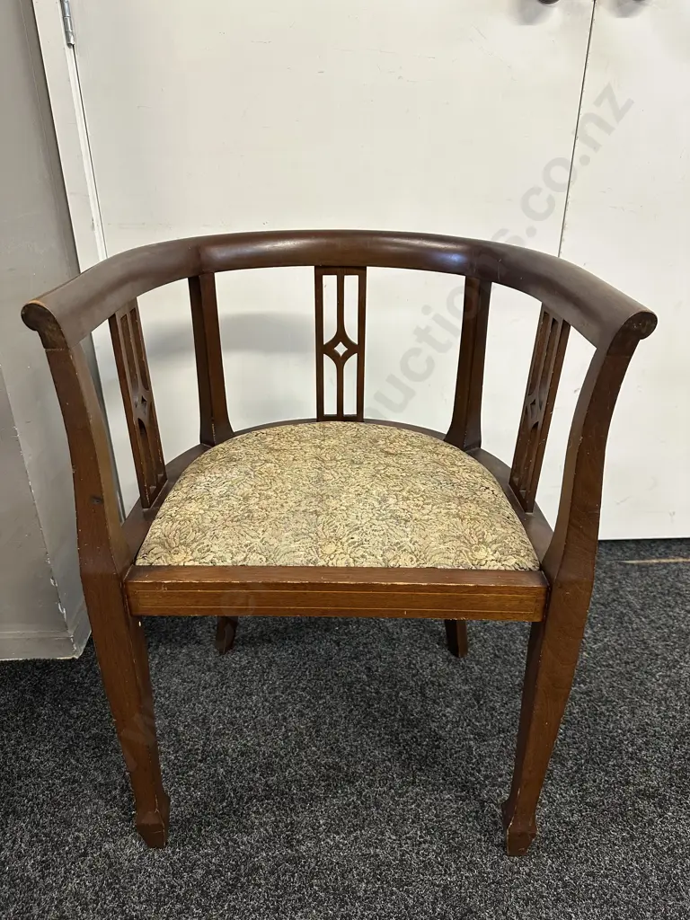 Antique Mahogany Edwardian Tub Chair, Semi Circular Back & Tapered Legs Image 1++