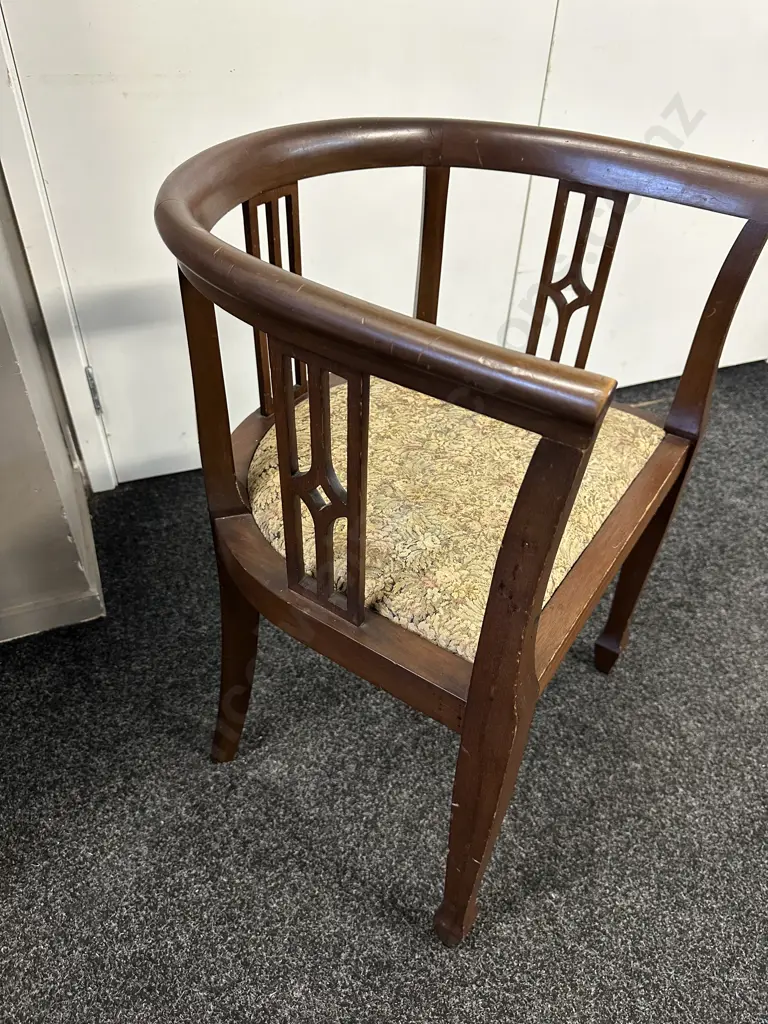 Antique Mahogany Edwardian Tub Chair, Semi Circular Back & Tapered Legs Image 1++