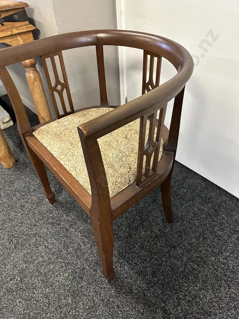 Antique Mahogany Edwardian Tub Chair, Semi Circular Back & Tapered Legs Image 1++