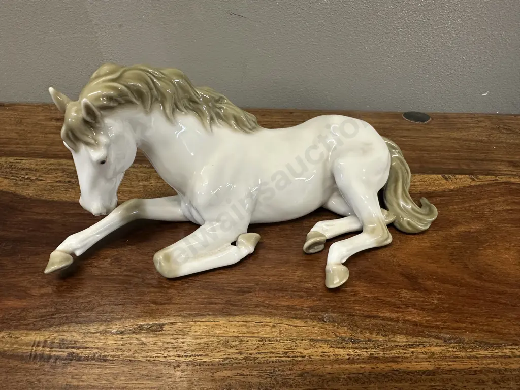 Vintage Porcelain Fu Dong Horse Figurine H11 W24cm. Image 1++