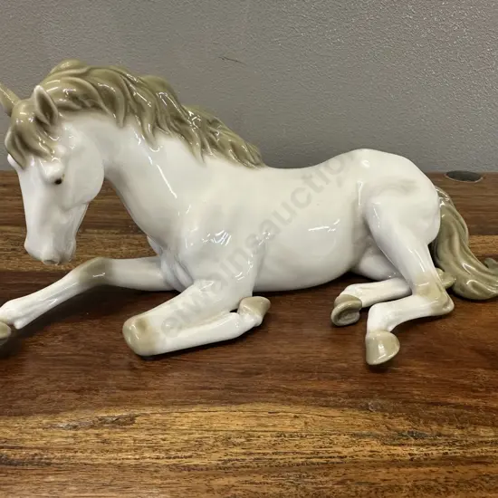Vintage Porcelain Fu Dong Horse Figurine H11 W24cm.