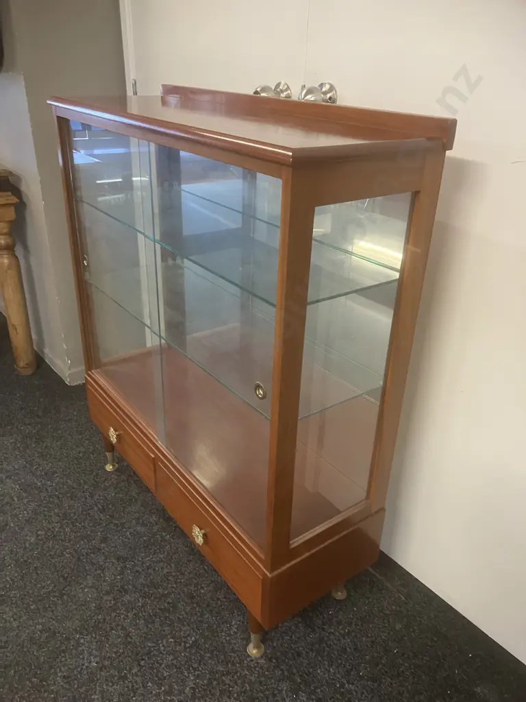 Mid-Century Mahogany China Cabinet, Mirror Backed, Glass Doors & Shelves, 2 Drawers In Base. H106 W90 D32cm Image 1++