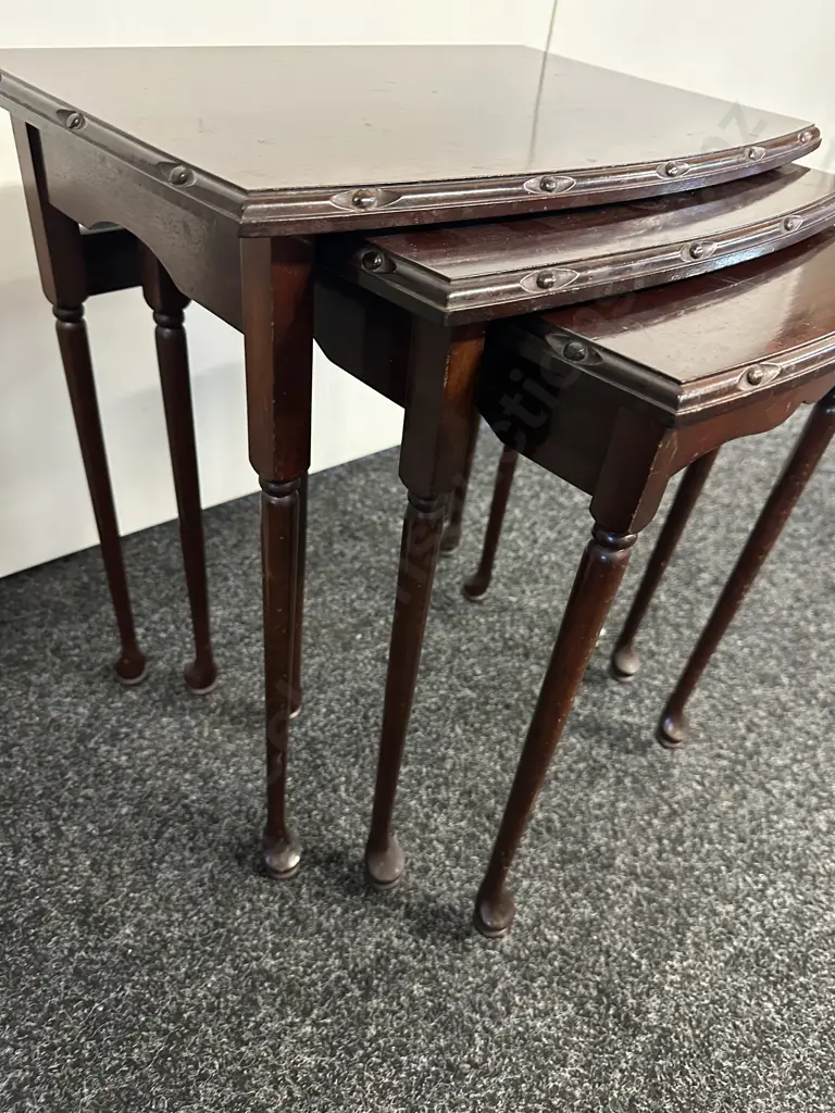 Mahogany Nest Of Tables Cabriole Legs Image 1++