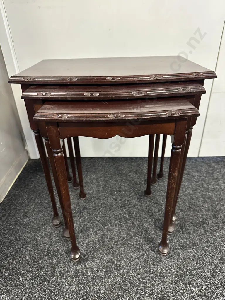 Mahogany Nest Of Tables Cabriole Legs Image 1++