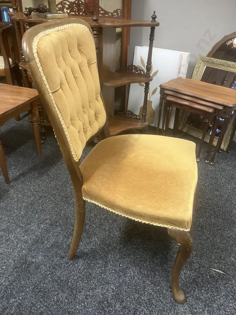 Oval Mahogany Extension Table (102 x 160cm) With 6 Gold Draylon Button Backed Dining Chairs Image 1++