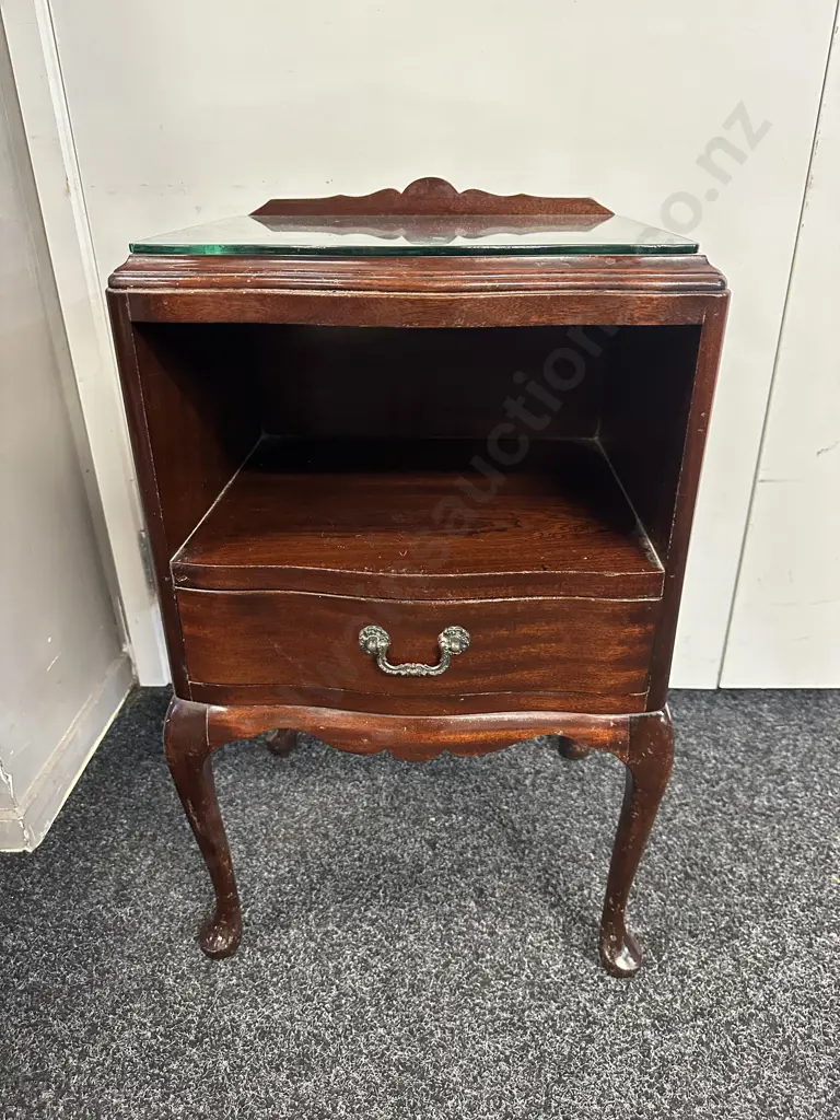Mahogany Queen Anne Bedside Cabinet With Glass Top,  Single Drawer & Cabriole Legs Image 1++