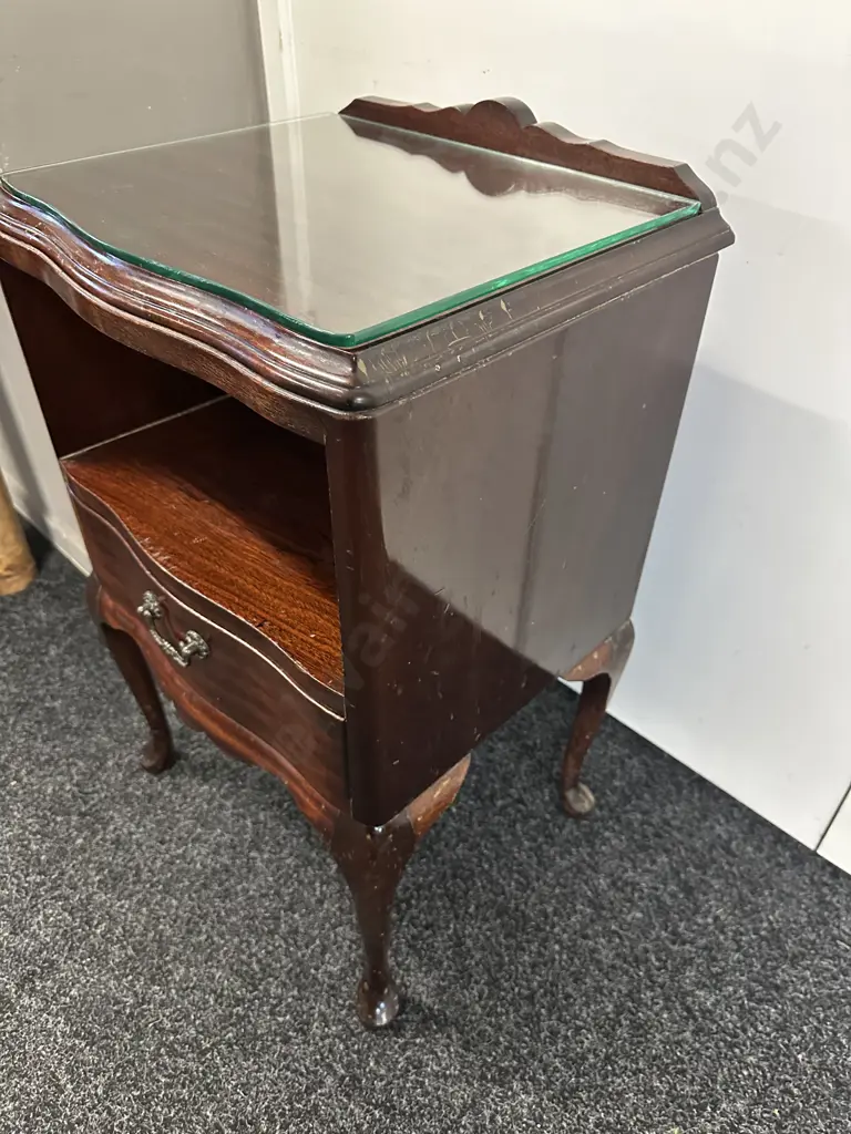 Mahogany Queen Anne Bedside Cabinet With Glass Top,  Single Drawer & Cabriole Legs Image 1++