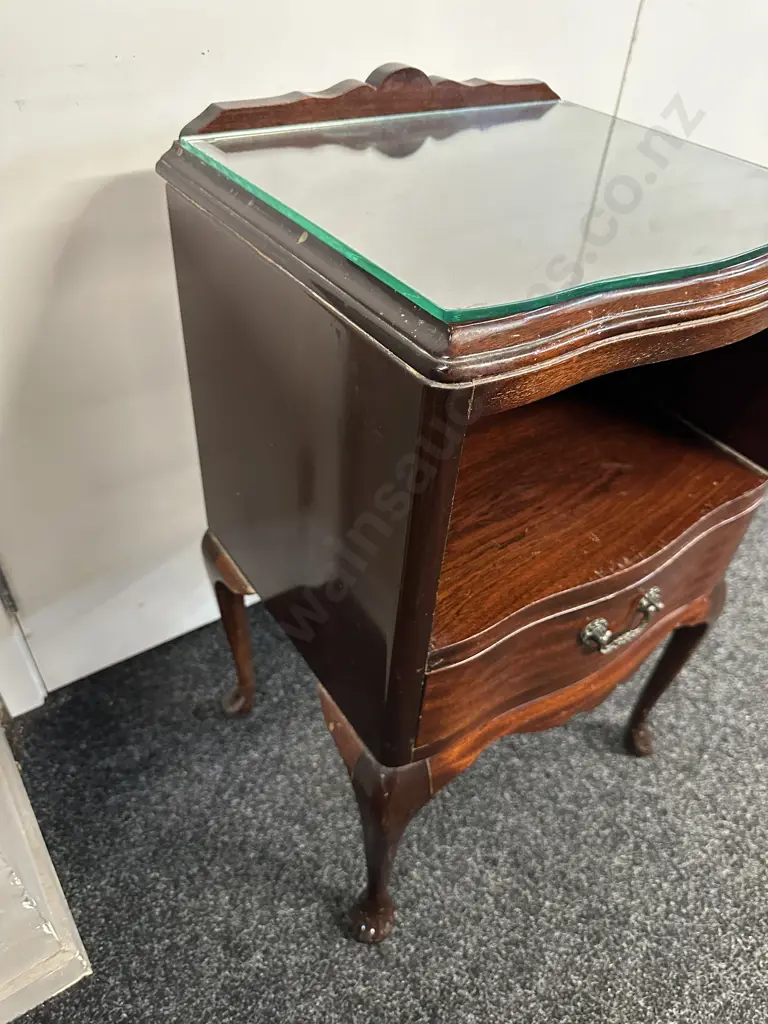 Mahogany Queen Anne Bedside Cabinet With Glass Top,  Single Drawer & Cabriole Legs Image 1++