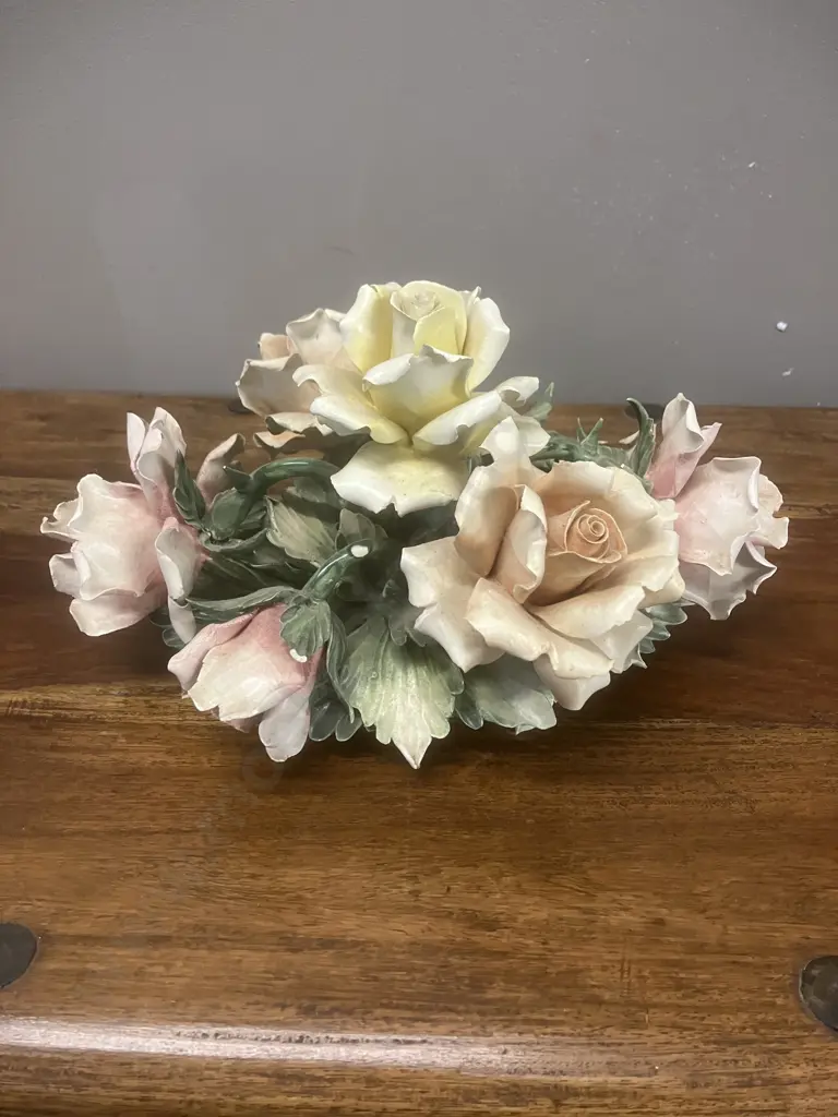 Vintage Visconti Mollica Capodimonte Porcelain Floral Arrangement Made In Italy. 14 x 25cm Image 1++