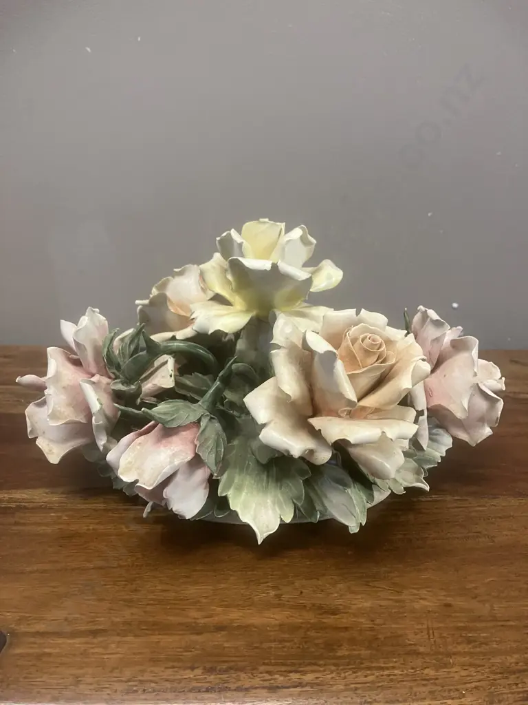 Vintage Visconti Mollica Capodimonte Porcelain Floral Arrangement Made In Italy. 14 x 25cm Image 1++