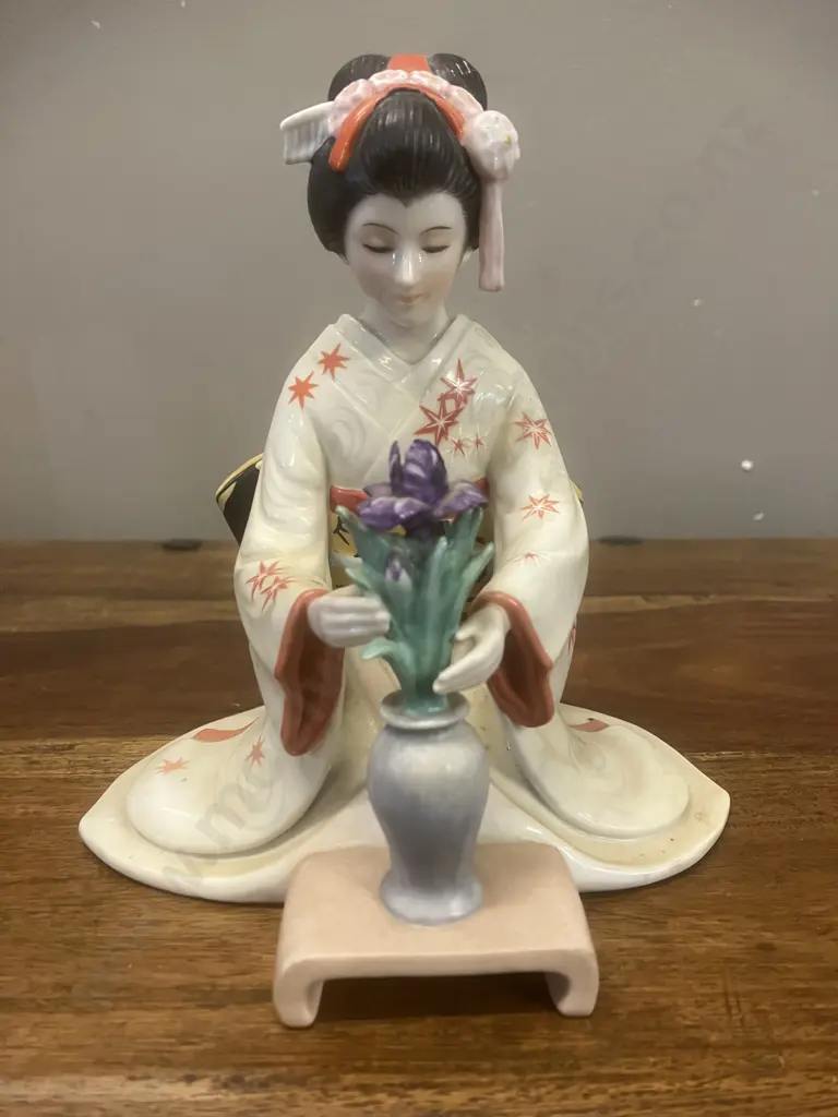 Vintage 1984 “Maiden of the Perfect Blossom” Tokutaro Tamai Porcelain Figurine.16cm, With Chokin Art Fan Image 1++