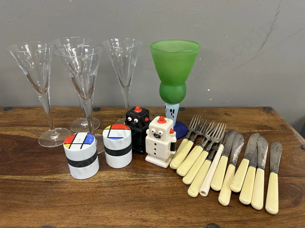 Kosta Boda Vase, Glasses, Fish Cutlery Set Etc Image 1++