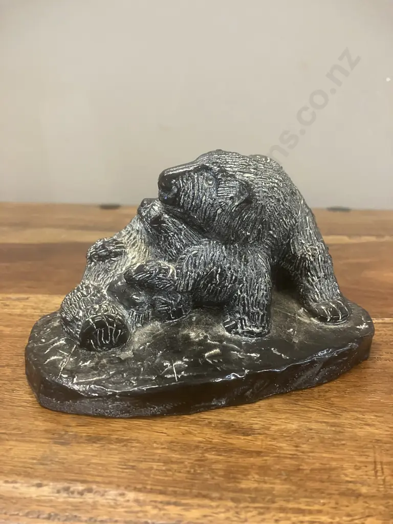 Vintage 1972  Aardvark Canada Carved Black Soapstone Bear With Cubs Sculpture. 8x 15cm Image 1++