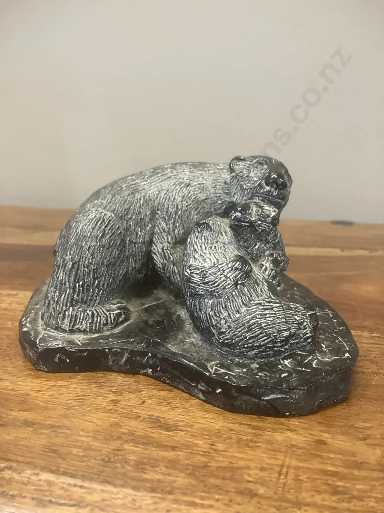 Vintage 1972  Aardvark Canada Carved Black Soapstone Bear With Cubs Sculpture. 8x 15cm Image 1++