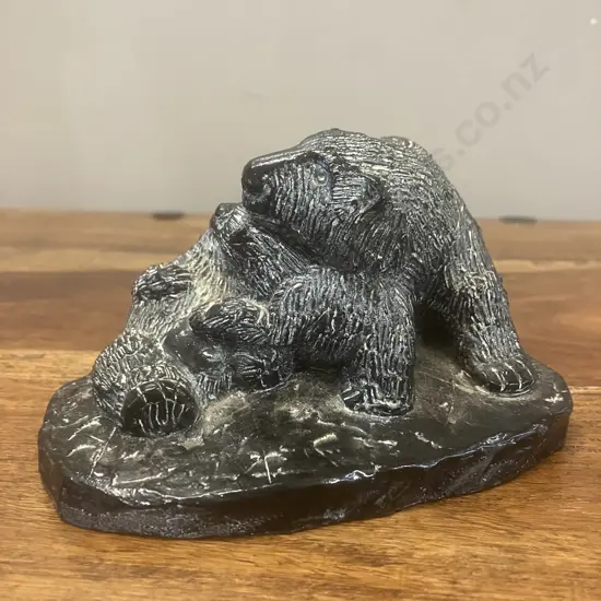 Vintage 1972  Aardvark Canada Carved Black Soapstone Bear With Cubs Sculpture. 8x 15cm