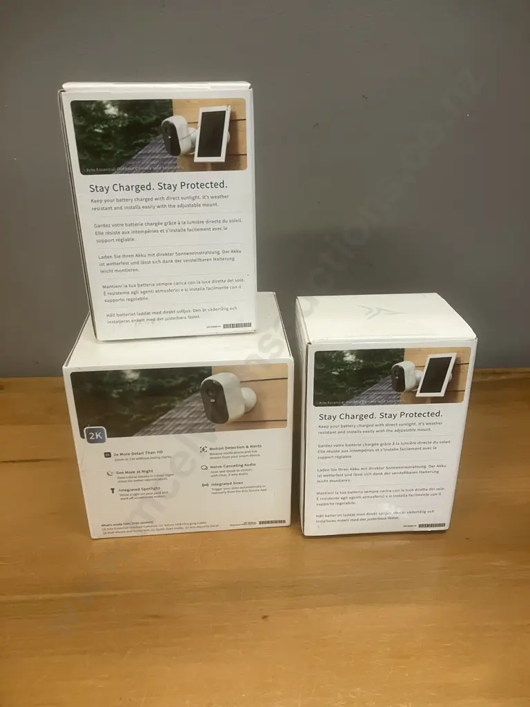 Arlo Essential Outdoor Camera 2K With Pair of Arlo Essential Solar Panel Chargers Image 1++