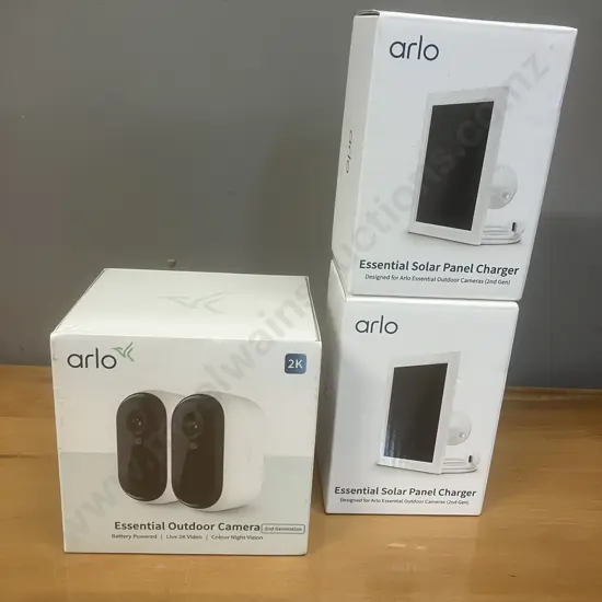 Arlo Essential Outdoor Camera 2K With Pair of Arlo Essential Solar Panel Chargers