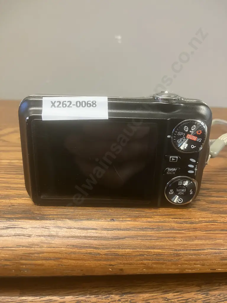 Fujifilm FinePix T Series T200 14.0 MP Digital Camera (No Charger) Image 1++