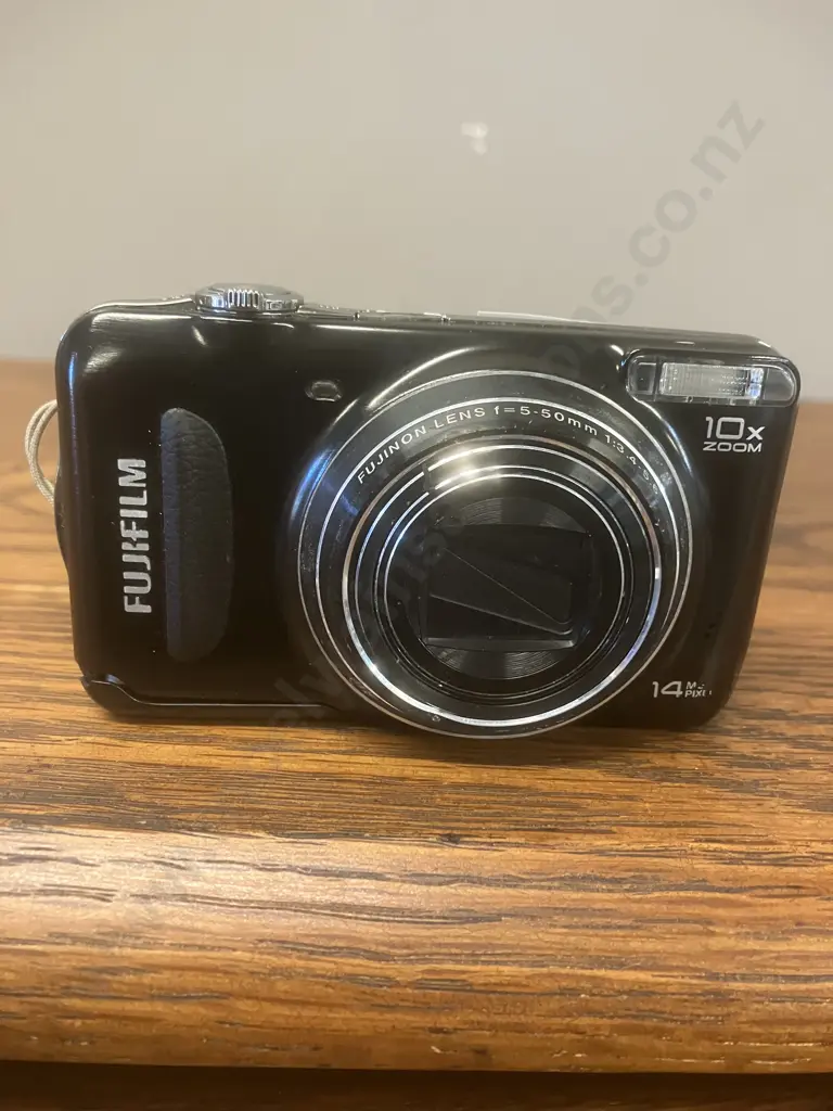 Fujifilm FinePix T Series T200 14.0 MP Digital Camera (No Charger) Image 1++