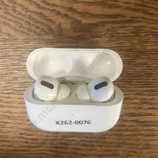 Apple AirPods Pro (1st Gen) with MagSafe Charging Case
