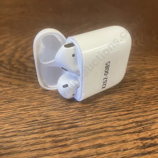 Apple AirPods With A1602 Charging Case