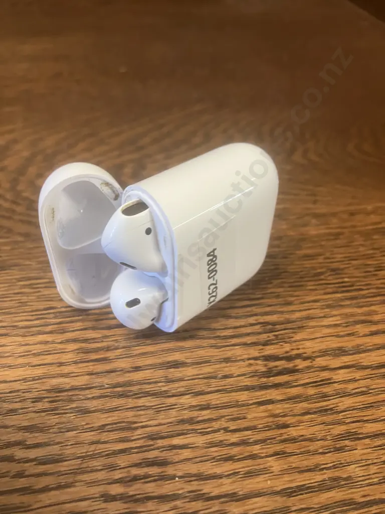 Apple AirPods A2031 2nd Generation With A1602 Charging Case Image 1++