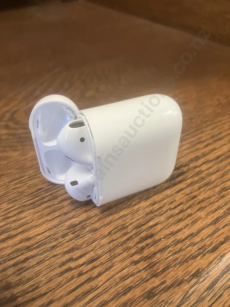 Apple AirPods A2031 2nd Generation With A1602 Charging Case Image 1++